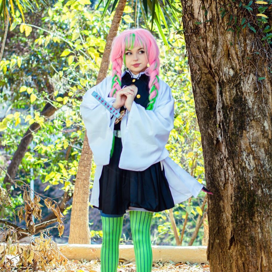 Cosplayer faenel surpreende os fãs com um lindo cosplay da Mitsuri