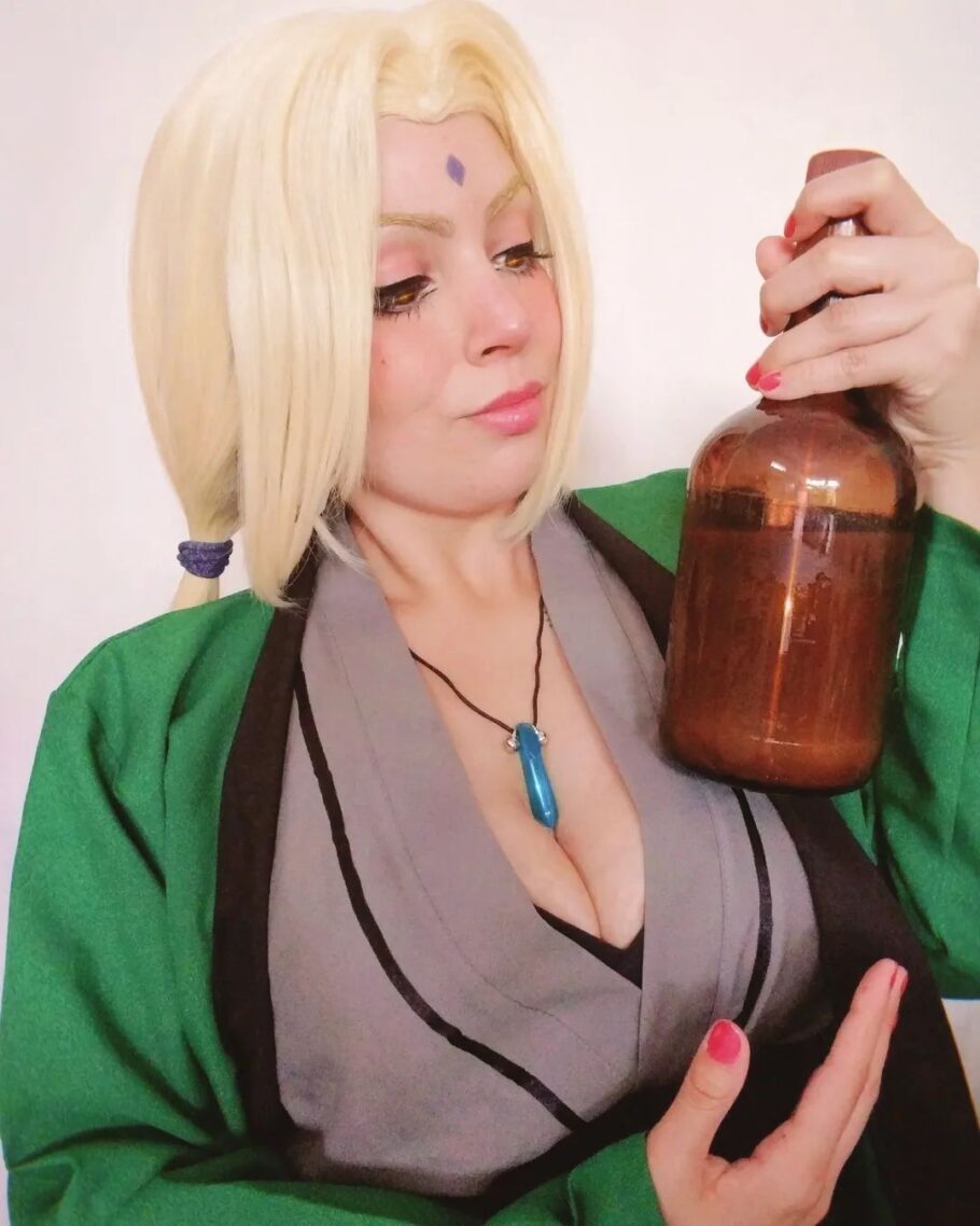 Fã brasileira de Naruto fez um cosplay impecável da Tsunade