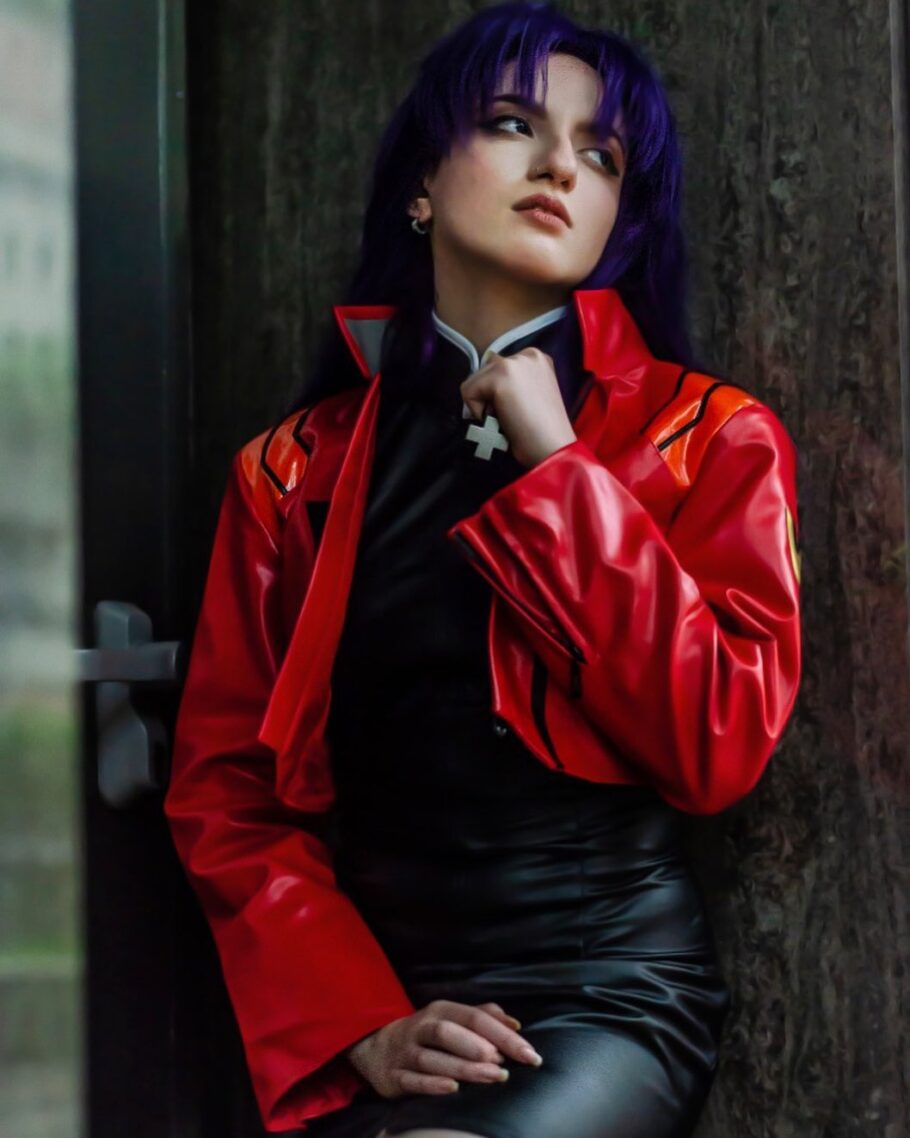 Brasileira viraliza com um lindo cosplay da Misato de Evangelion