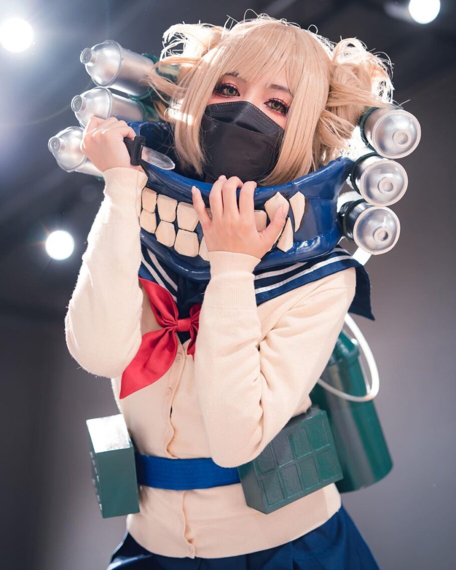 Confira este cosplay perfeito da Toga de My Hero Academia