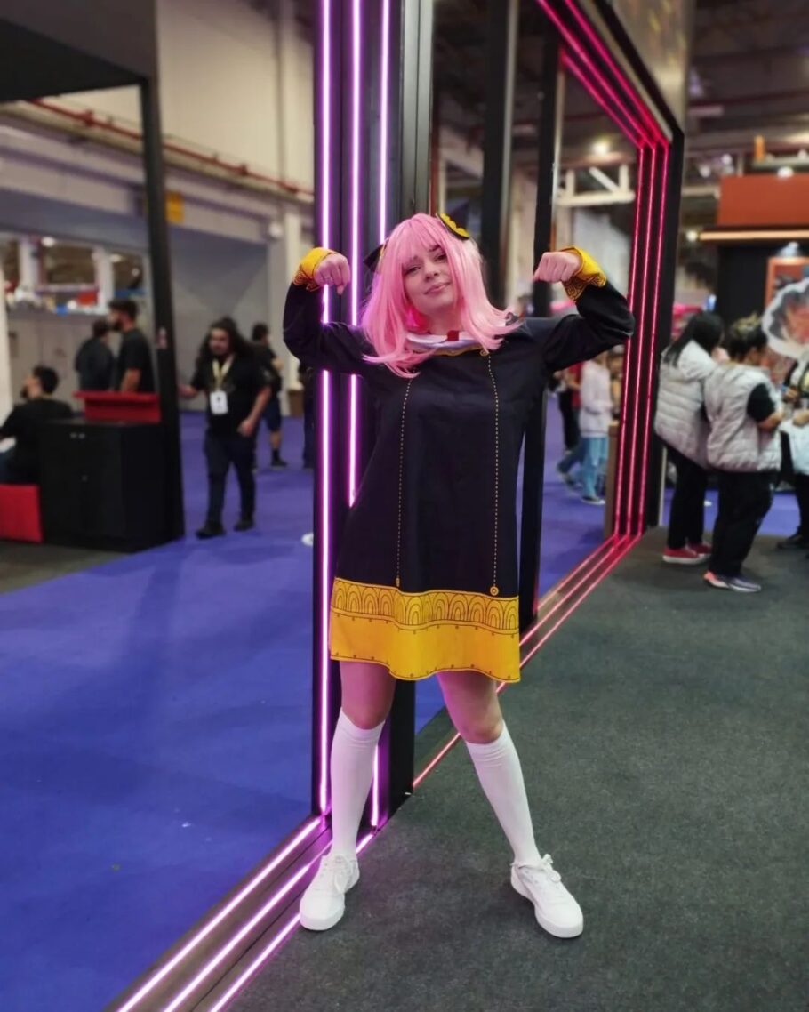 Brasileira fã de Spy x Family viraliza com um lindo cosplay da Anya