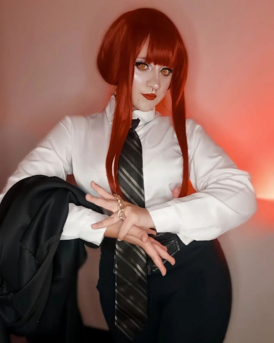 Brasileira nahluamui fez um lindo cosplay da Makima de Chainsaw Man