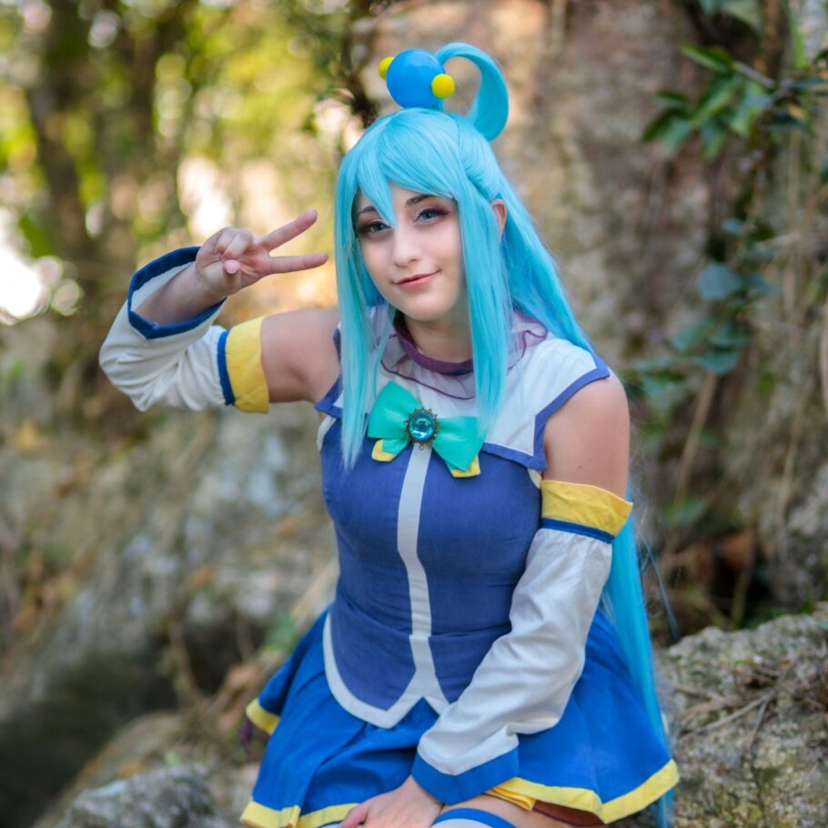 Brasileira ayannenyan fez um lindo cosplay da Aqua de Konosuba