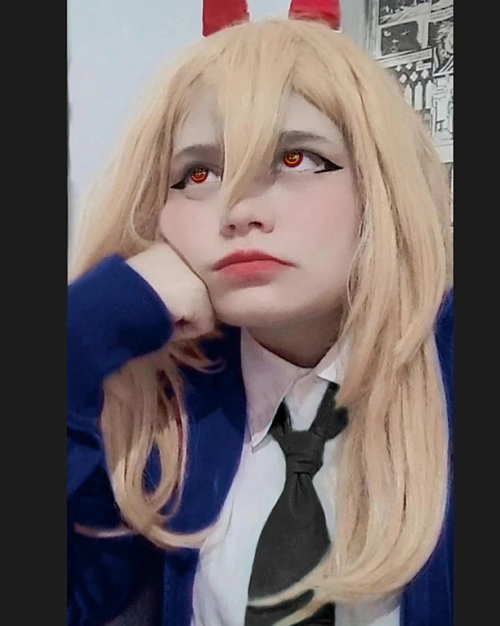 Brasileira cherrygum_arya fez um lindo cosplay da Power de Chainsaw Man