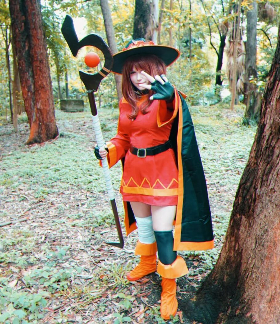 Brasileira hikari.mio fez um lindo cosplay da Megumin de Konosuba