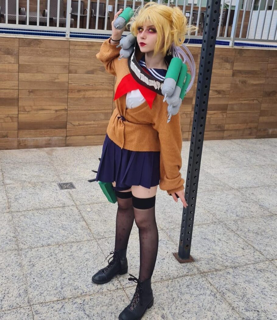 Brasileira jujuvizza fez um lindo cosplay da Toga de My Hero Academia