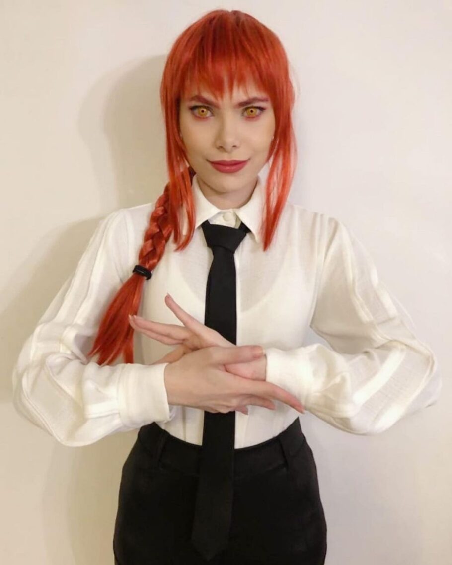 Brasileira lauraarakak fez um lindo cosplay da Makima de Chainsaw Man