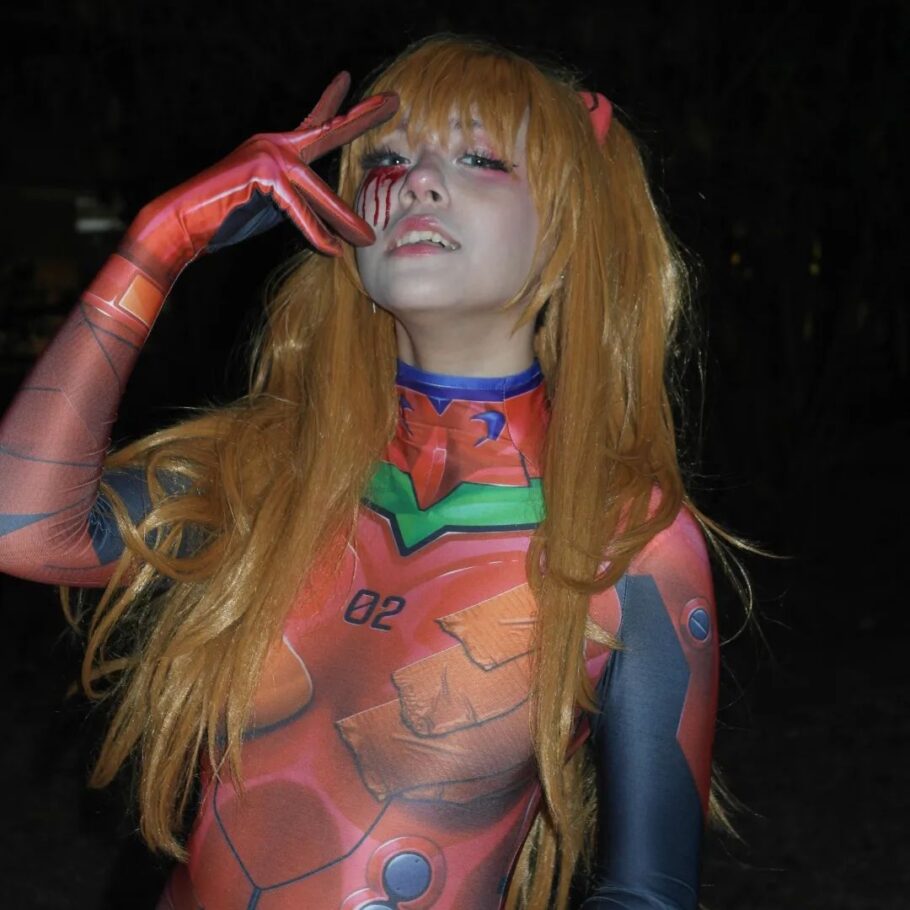 Brasileira miuncosll fez um lindo cosplay da Asuka de Evangelion