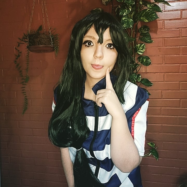 Brasileira savannah.cosplayer fez um lindo cosplay da Tsuyu de My Hero Academia