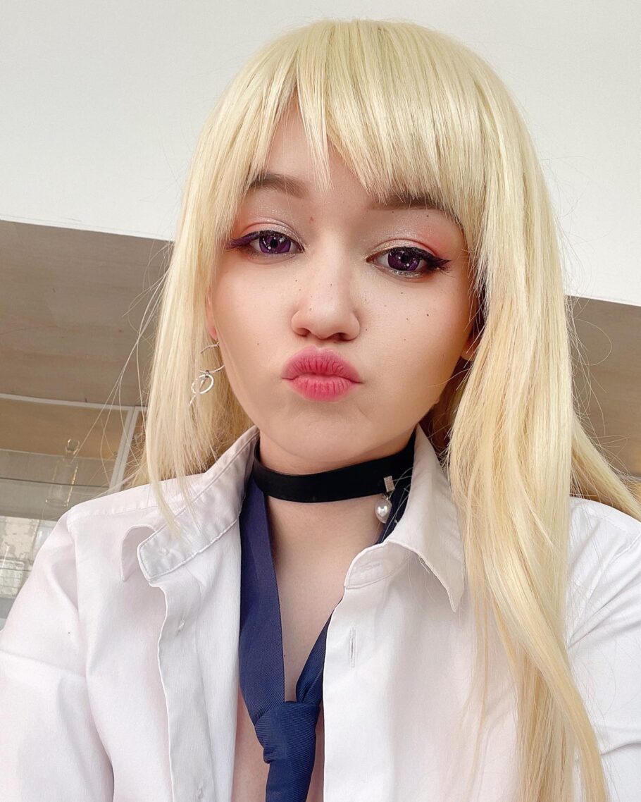 Modelo donnami_cos fez um cosplay picante da Marin de Sono Bisque Doll