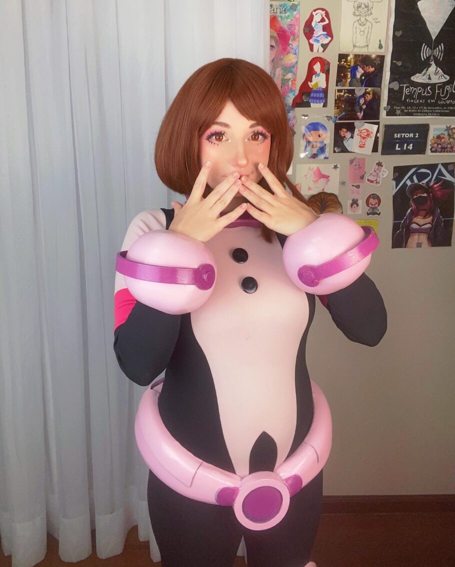 Brasileira dejulhacosplay fez um lindo cosplay da Uraraka de My Hero Academia