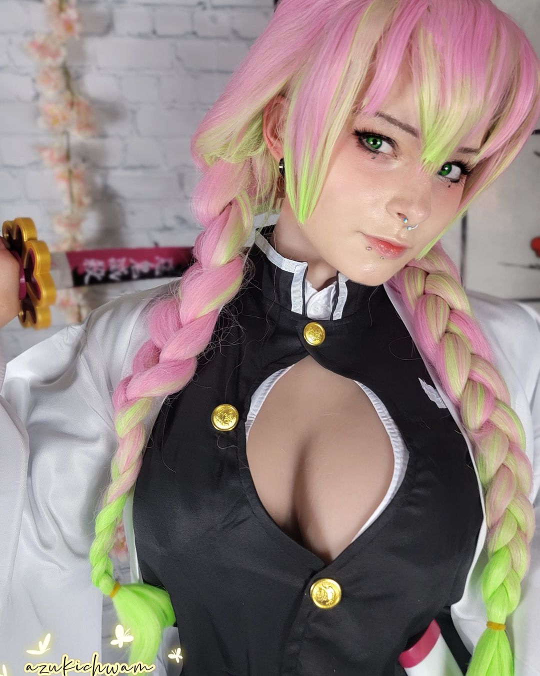 Modelo kamisamalisa fez um atraente cosplay da Mitsuri de Demon