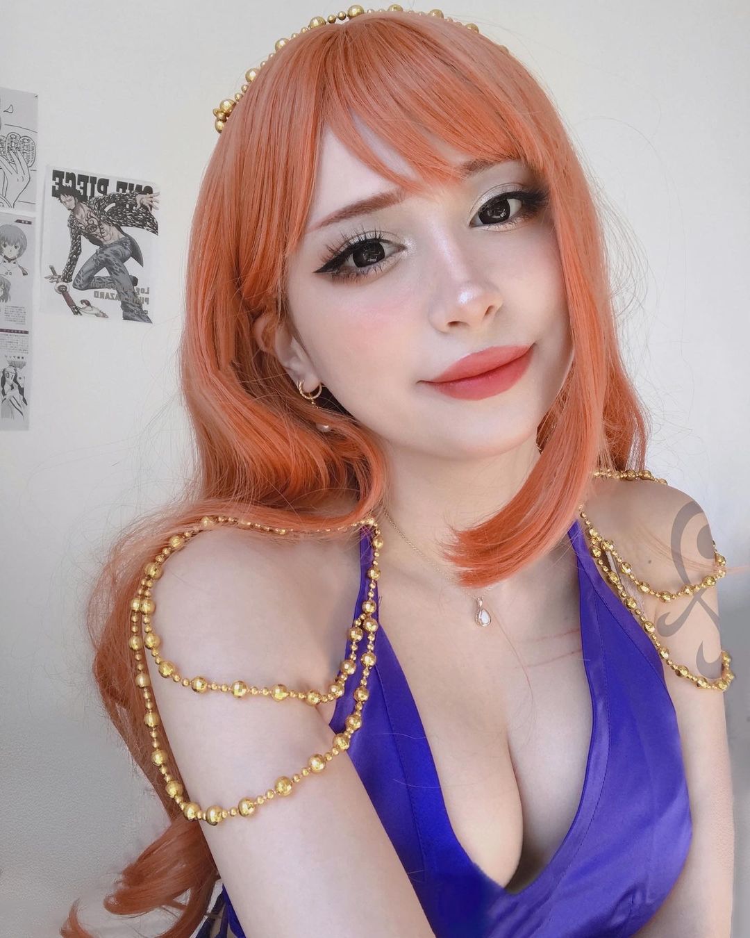 One Piece: Belo cosplay da Nami, com o vestido do arco Zou