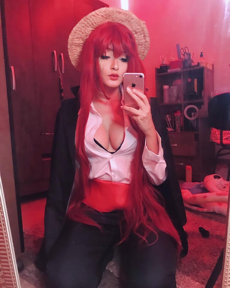 Cosplayer Mizuleiso vai deixar você duas vezes apaixonado neste cosplay duplo de Shanks e Kid de One Piece