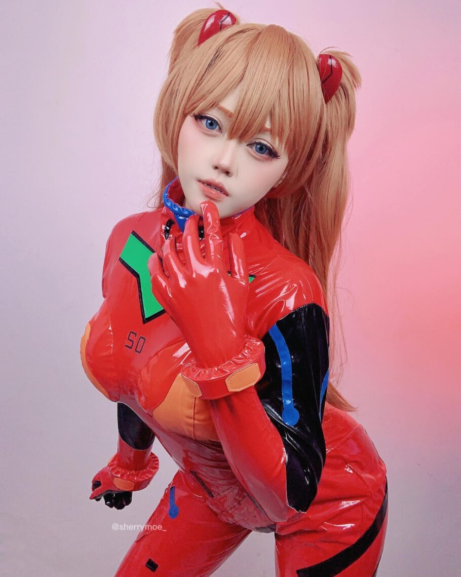 Este é um perfeito cosplay da incrível Asuka Soryu de Neon Genesis Evangelion feito por fã