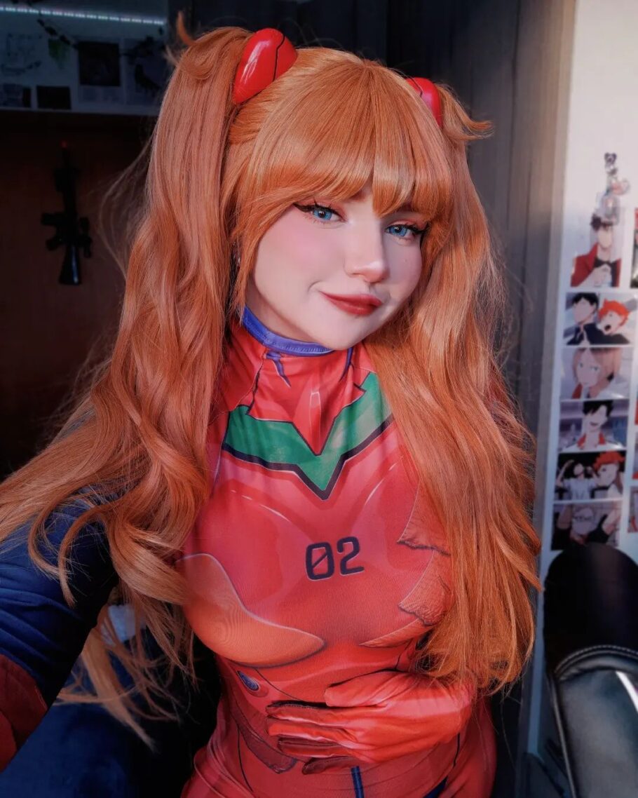 Brasileira shin.haru_ fez um cosplay incrível da Asuka de Evangelion