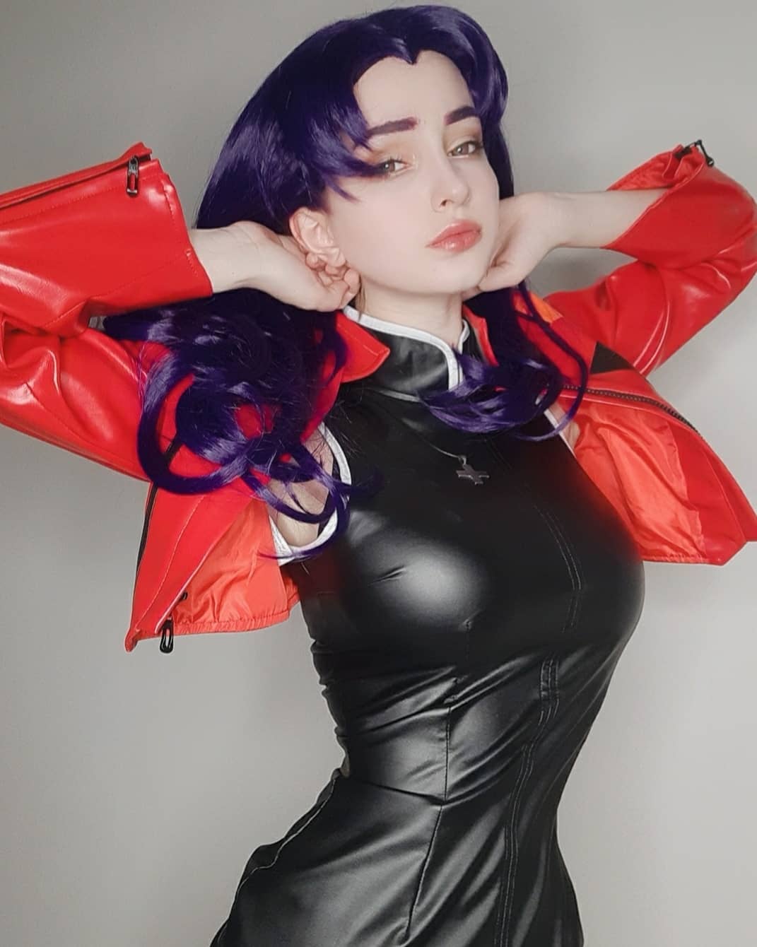 Modelo Hologana fez um apaixonante cosplay Misato de Evangelion