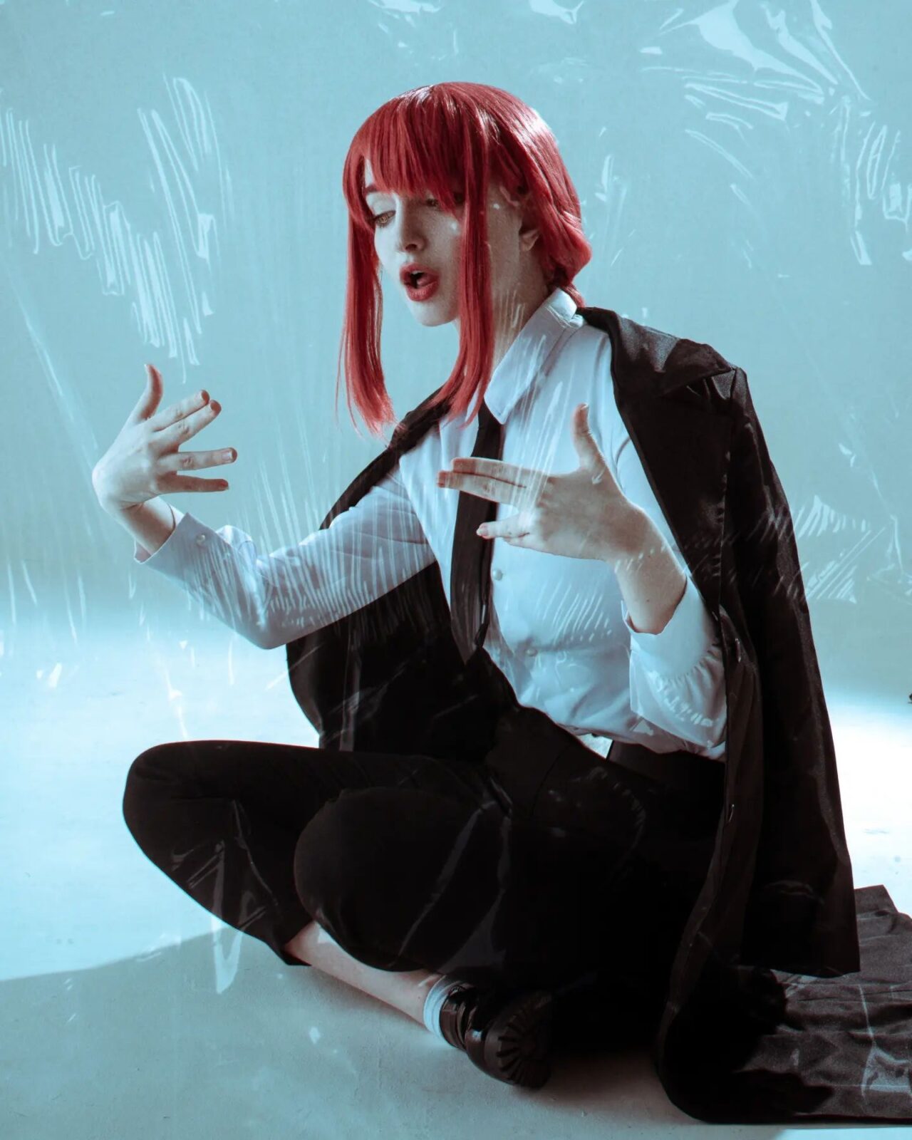 Modelo Hologana fez um arrebatador cosplay de Makima de Chainsaw Man