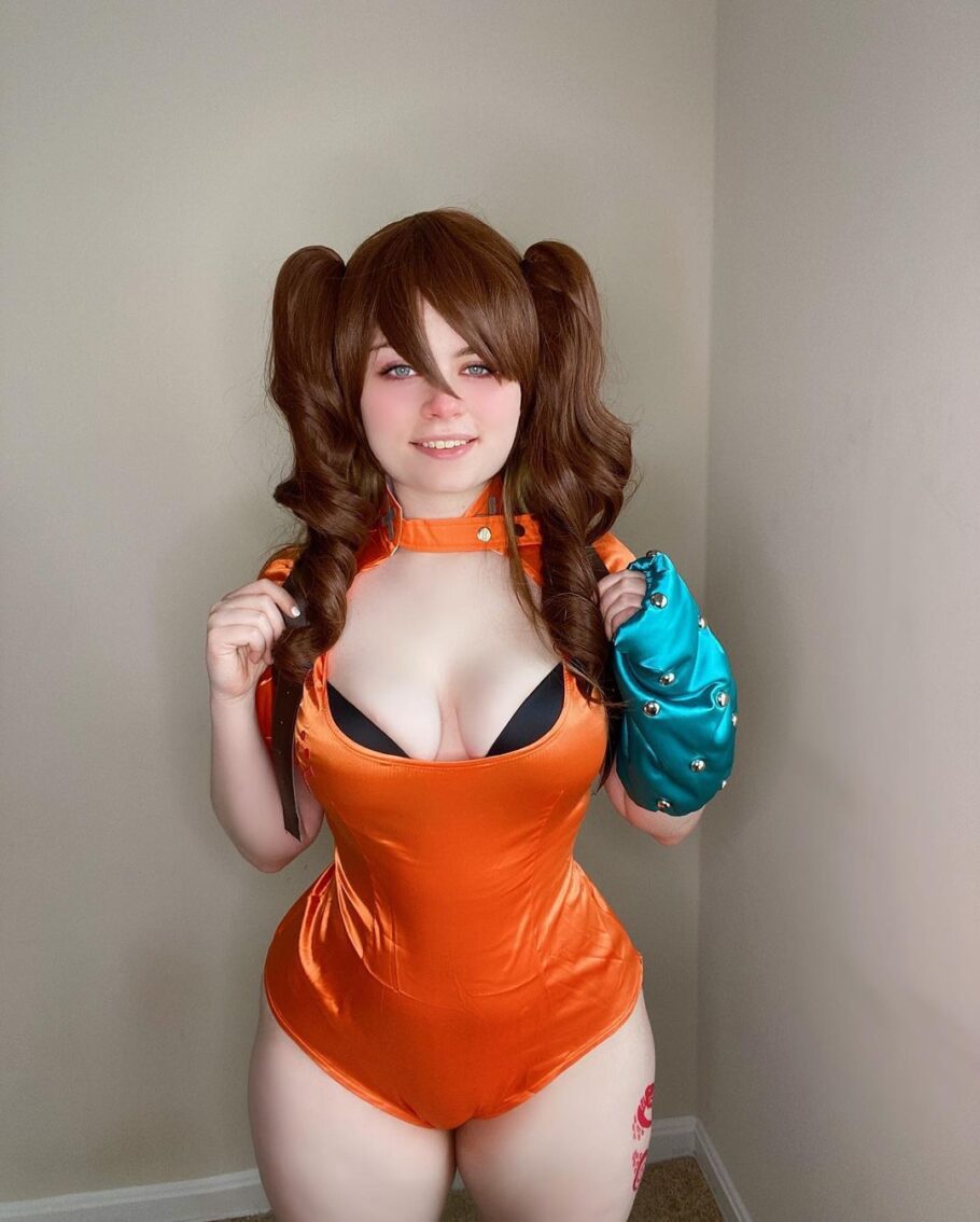 Modelo musclemommycosplays fez um ousado cosplay da Diane de Nanatsu no Taizai