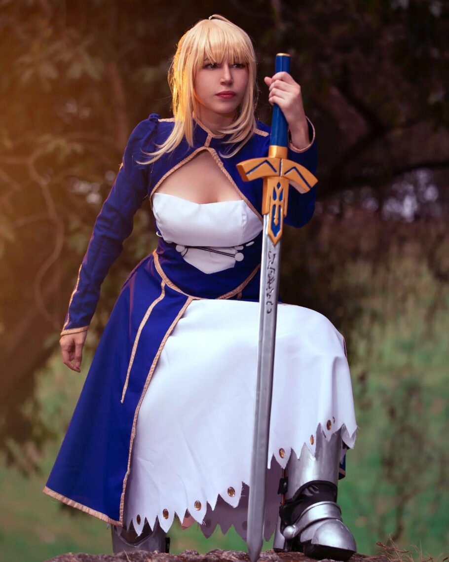 Brasileira fã de Fate realiza um incrível cosplay da Saber que vai te deixar apaixonado