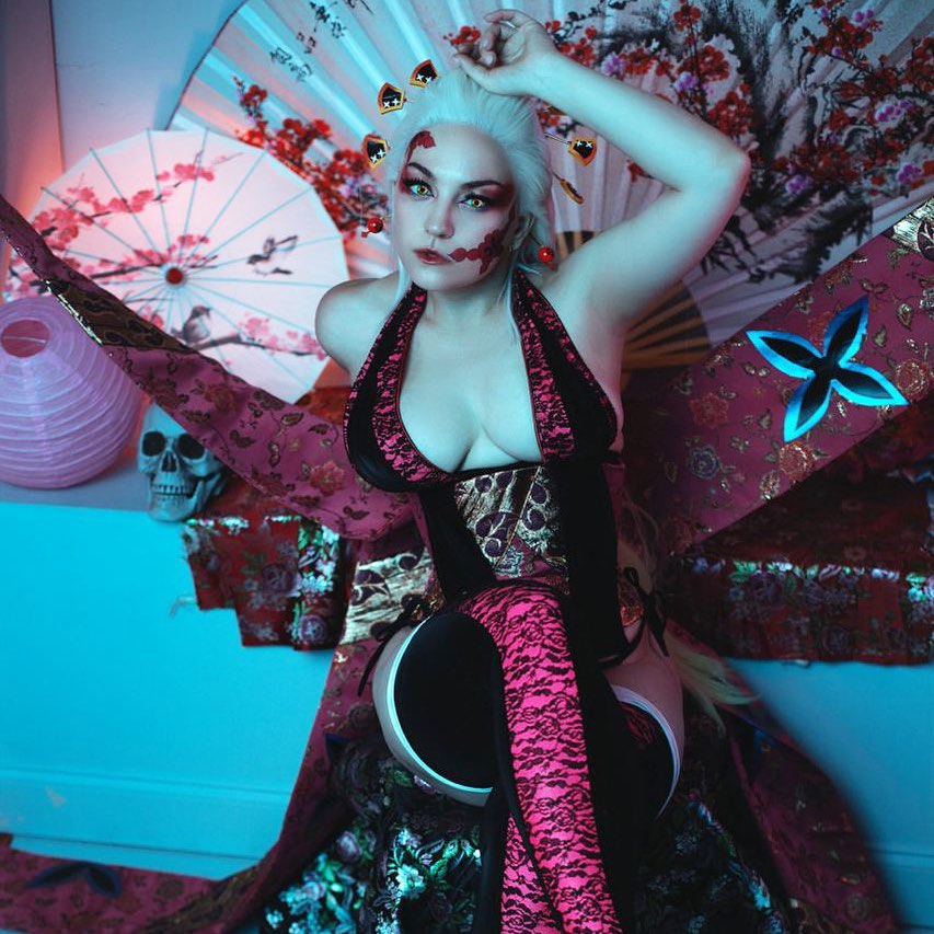 Modelo Zoe Volf fez um hipnotizando cosplay de Daki de Demon Slayer