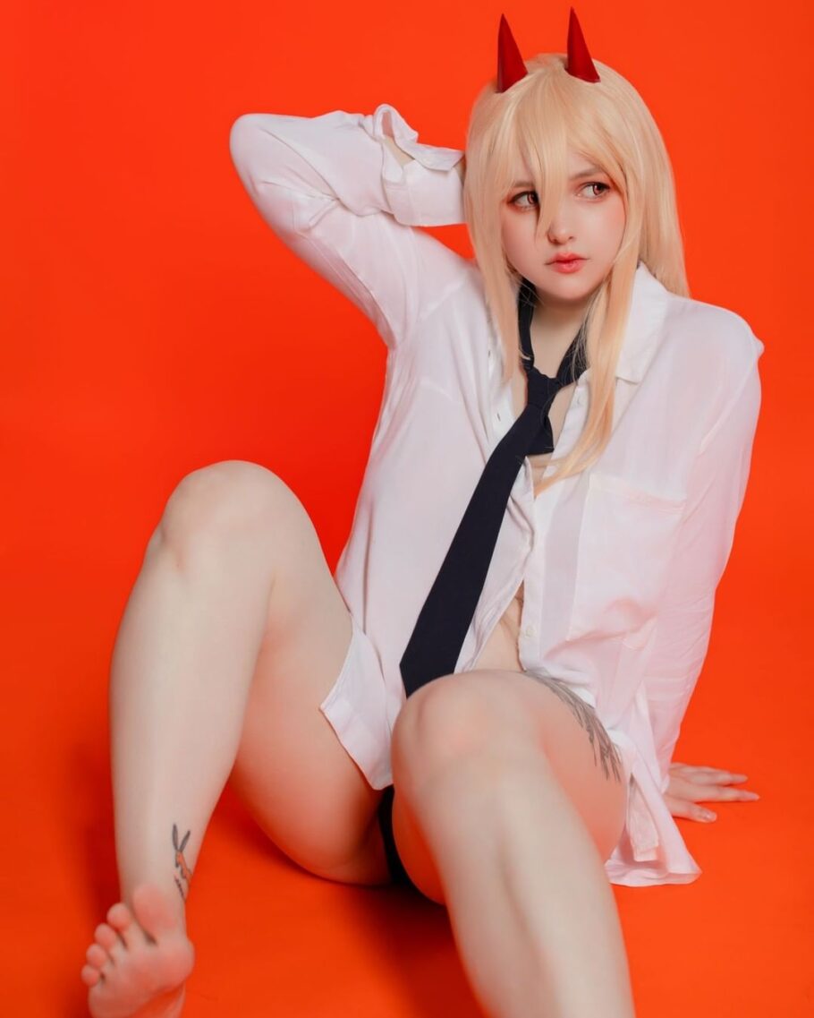 Modelo minty_miyako fez um atraente cosplay da Power de Chainsaw Man