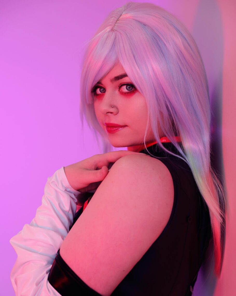 Modelo impressiona com recriar incrível cosplay de Lucy da franquia Cyberpunk