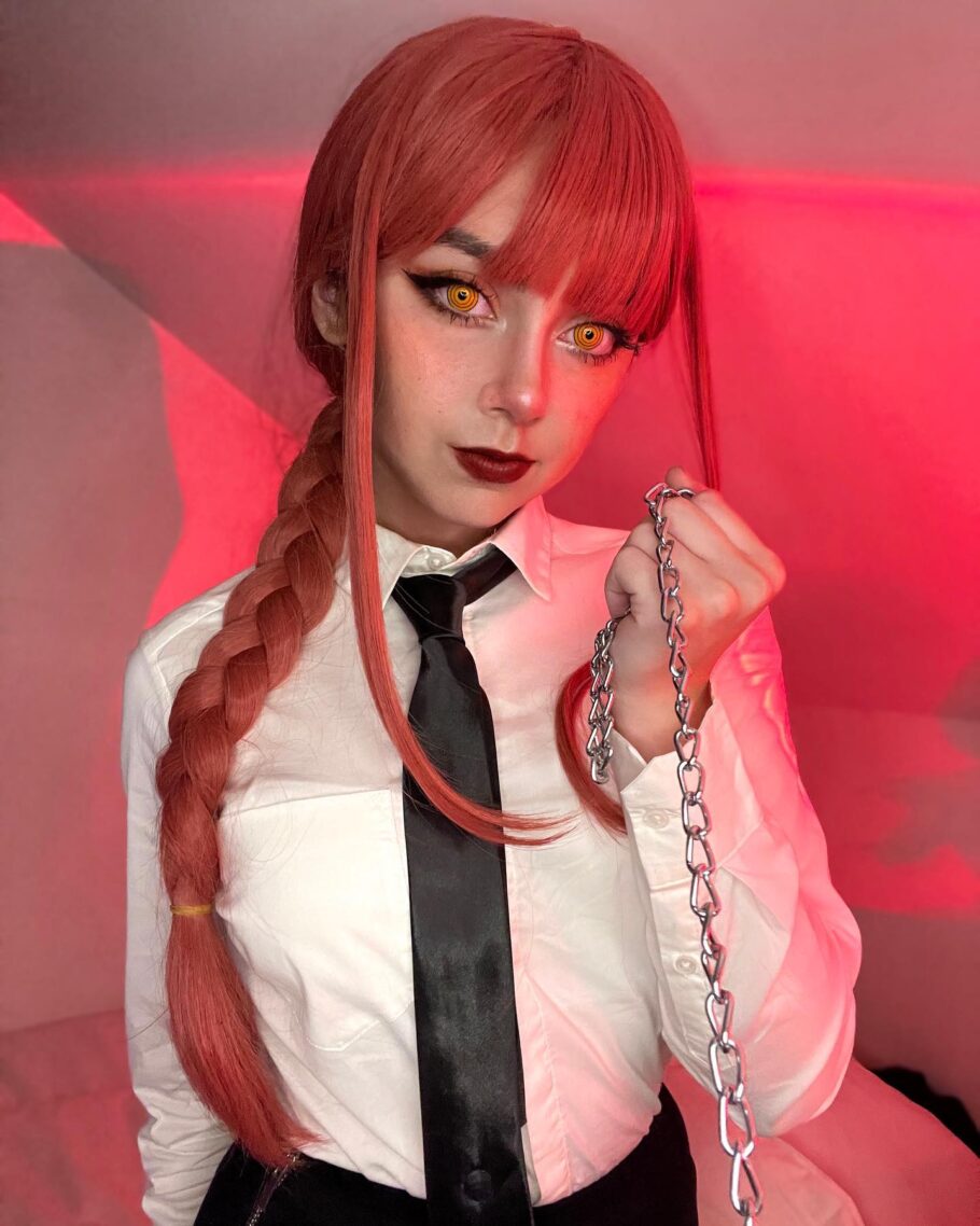 Cosplayer chilena arrasa em cosplay da épica Makima de Chainsaw Man