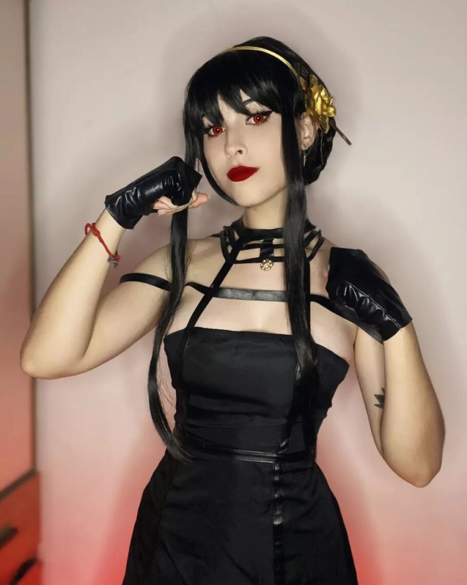 Fã brasileira surpreende com cosplay impressionante de Yor de Spy x Family