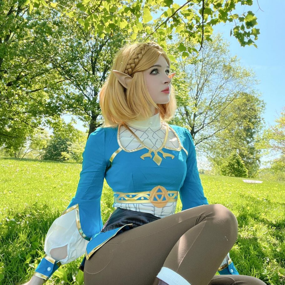 Cosplayer norafawn dá vida à icônica Princesa Zelda de Legend of Zelda em um cosplay impressionante