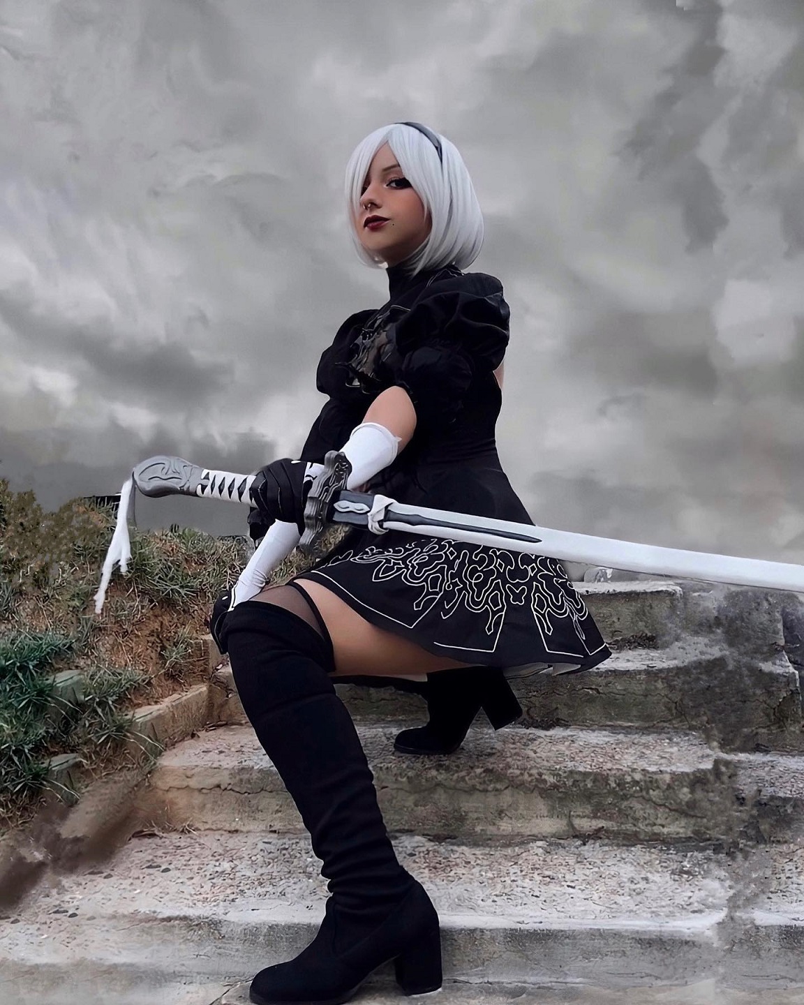 Brasileira Dudaversee fez um encantador cosplay da 2B de Nier