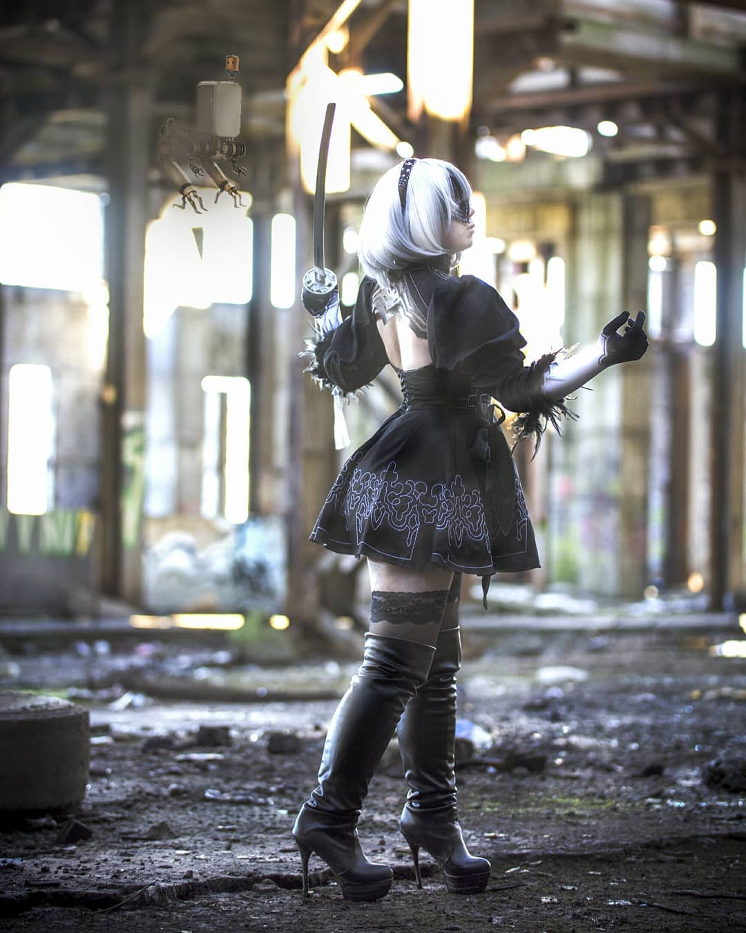 Esta cosplayer trouxe à vida a deslumbrante androide 2B de Nier ...