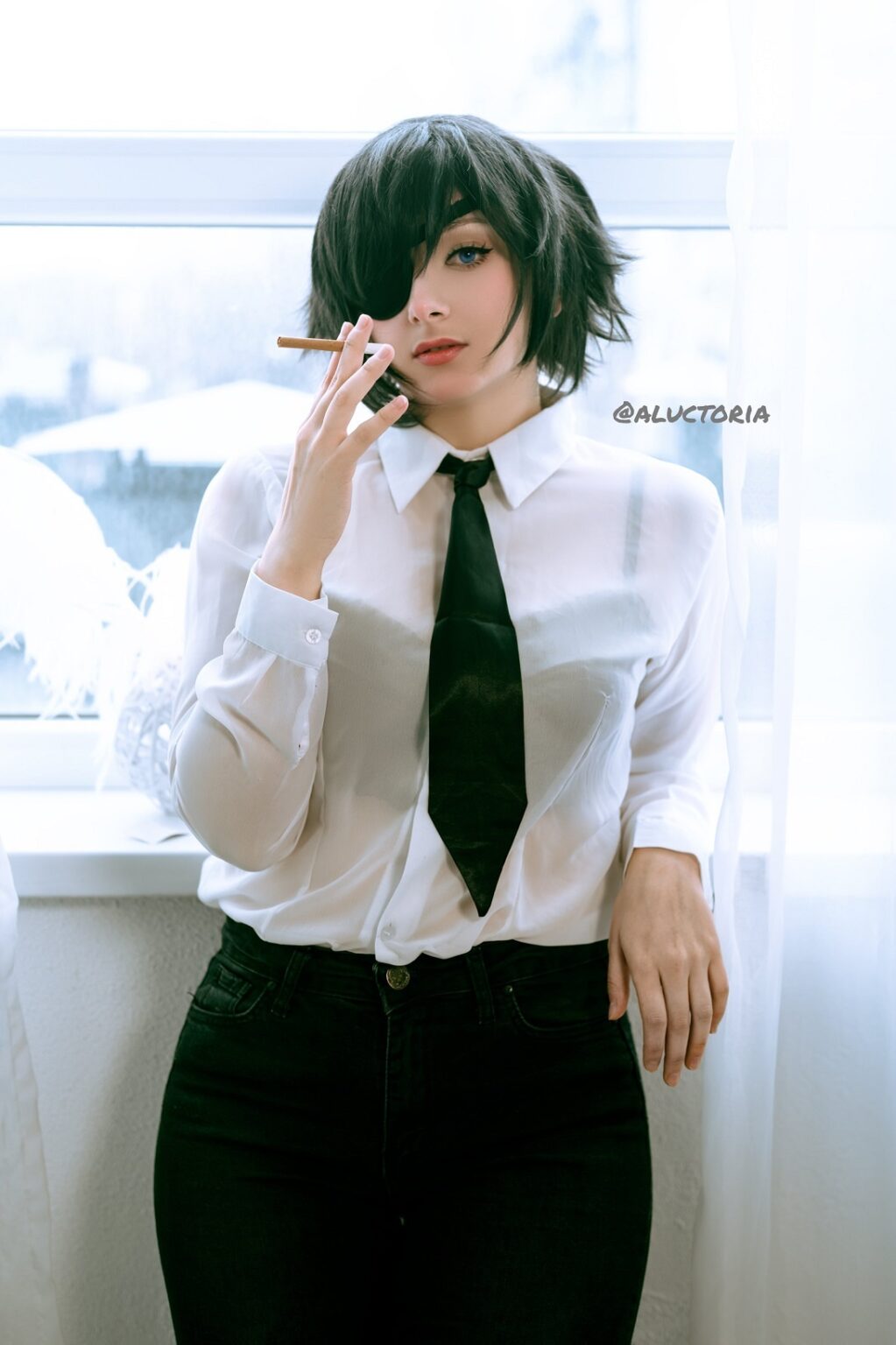 Modelo Aluctoria Fez Um Ousado Cosplay De Himeno De Chainsaw Man Critical Hits 