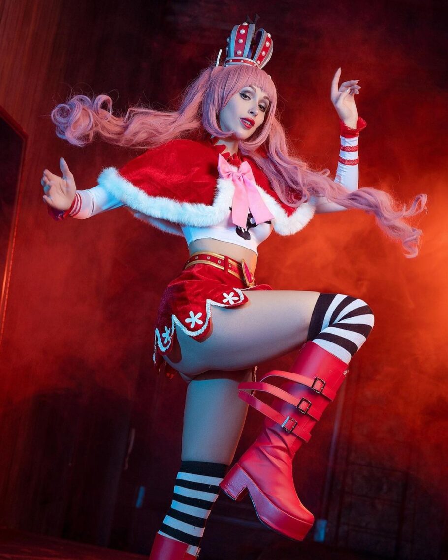 Modelo valery_himera encanta com um ousado cosplay da Perona de One Piece