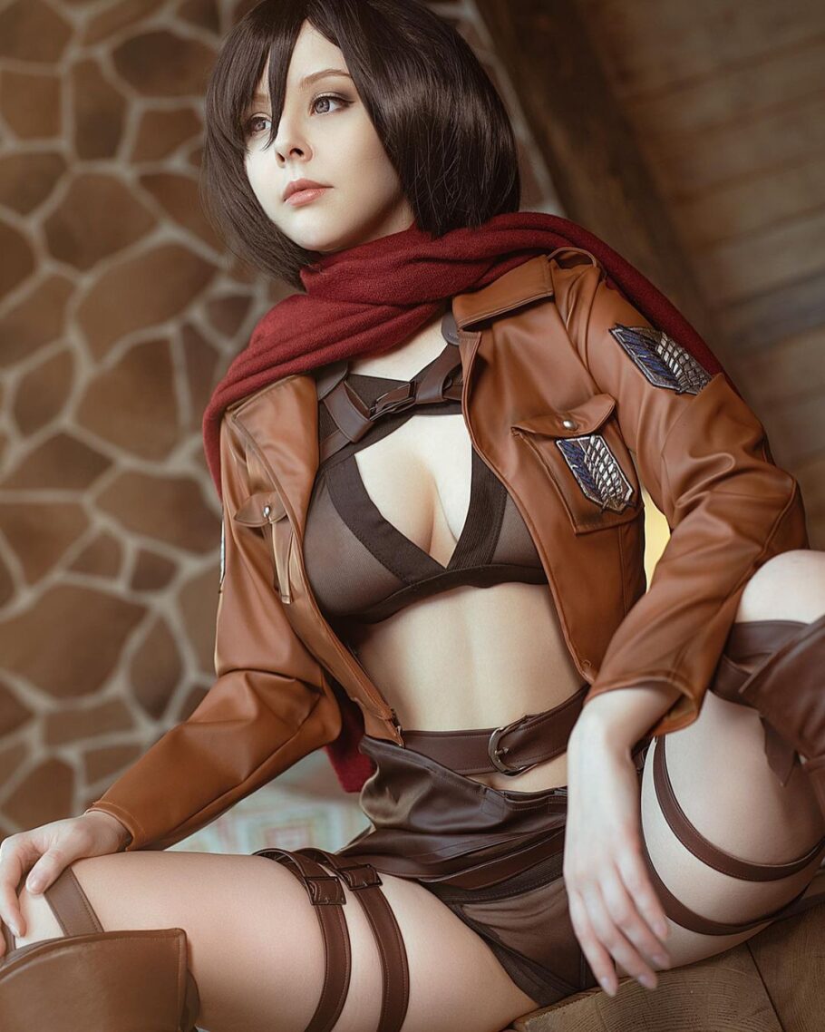 Disharmonica Ilumina o Palco do Cosplay com sua Encantadora Interpretação de Mikasa de 'Attack on Titan'