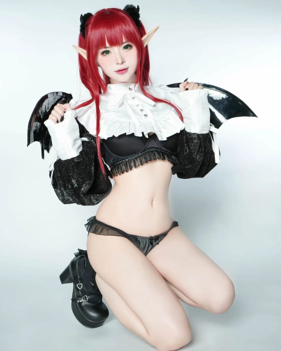 Modelo misaki_chanx fez um ousado cosplay da Marin de My Dress-Up Darling