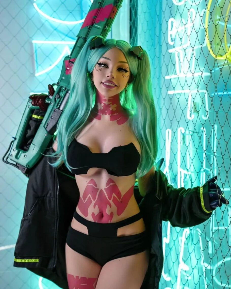 Modelo bbydelish fez um atraente cosplay da Rebecca de Cyberpunk