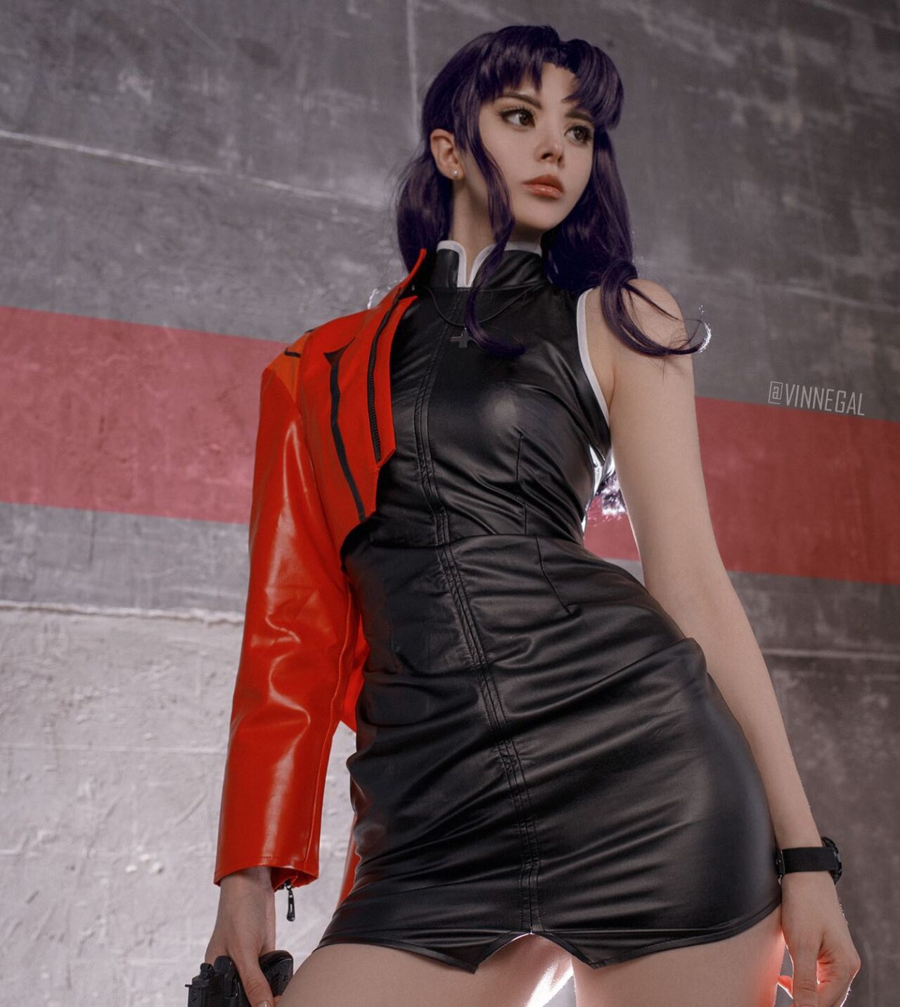 Cosplayer surpreende ao recriar Misato Katsuragi de Neon Genesis Evangelion com perfeição