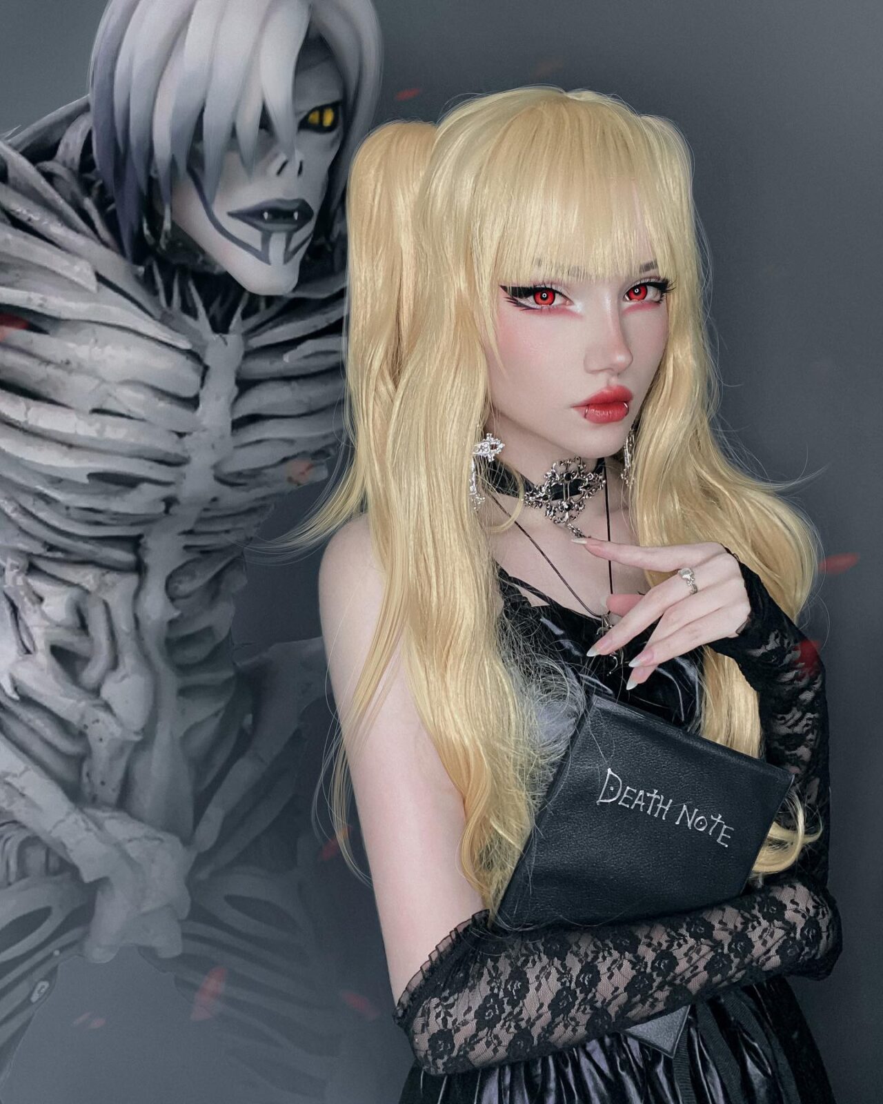 Modelo felvelial fez um envolvente cosplay da Misa de Death Note