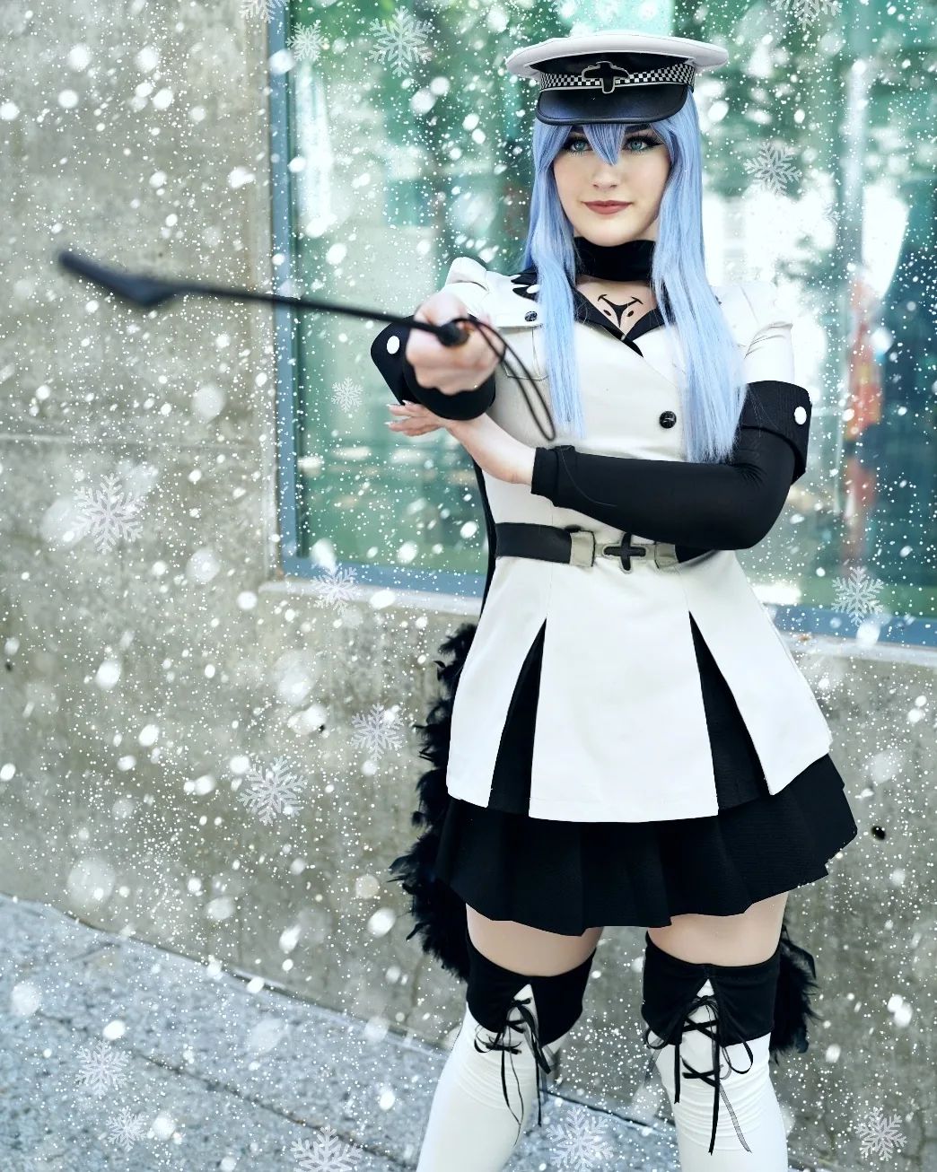 Cosplayer fae.eerie brilha com sua incrível interpretação de Esdeath de Akame Ga Kill