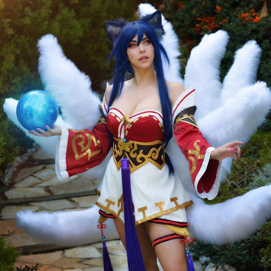 Cosplayer Brilha Ao Personificar A Belíssima Ahri De League Of Legends Em Um Cosplay 0456