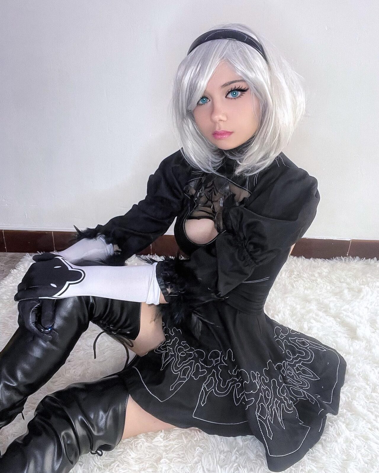 Modelo haiku_cosplay encanta com um ousado cosplay da 2B de Nier Automata