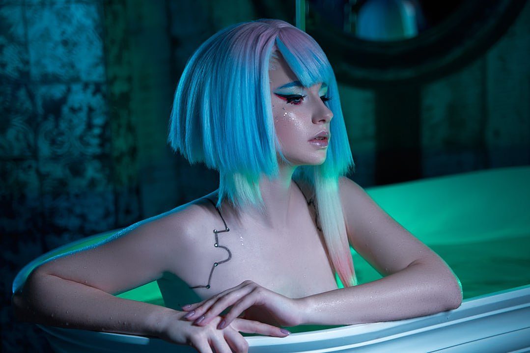 Modelo likeassassin fez um instigante cosplay da Lucy de Cyberpunk