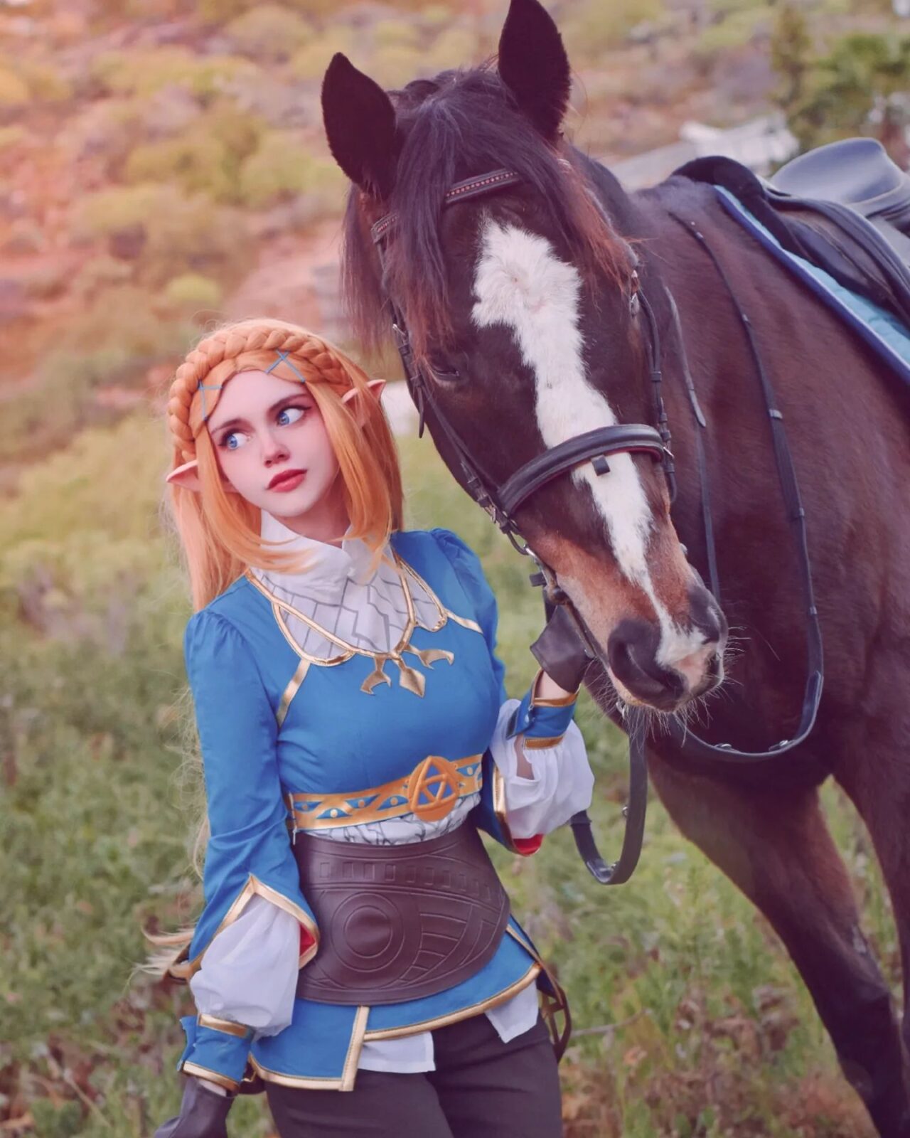 Modelo softkotton fez um instigante cosplay da princesa Zelda