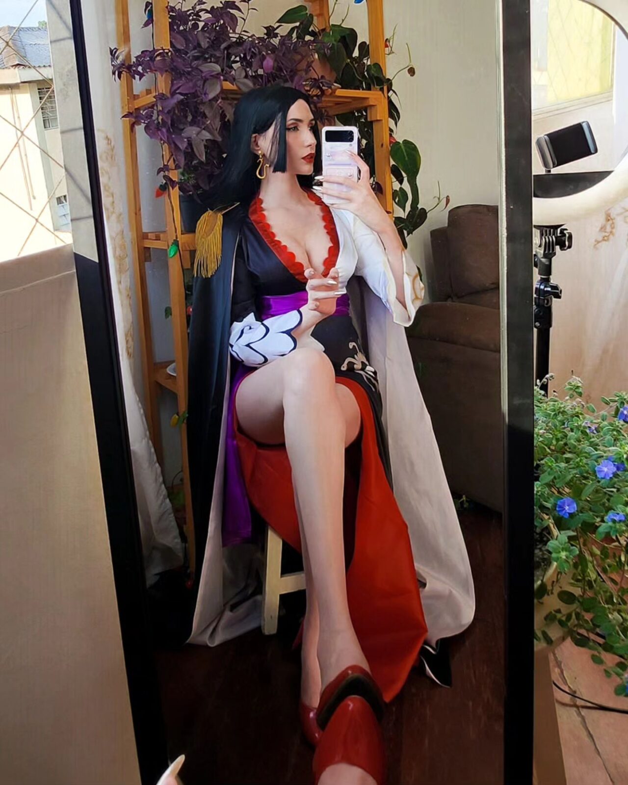 Vivendo One Piece: O Encantador Cosplay de Boa Hancock por mahoualien