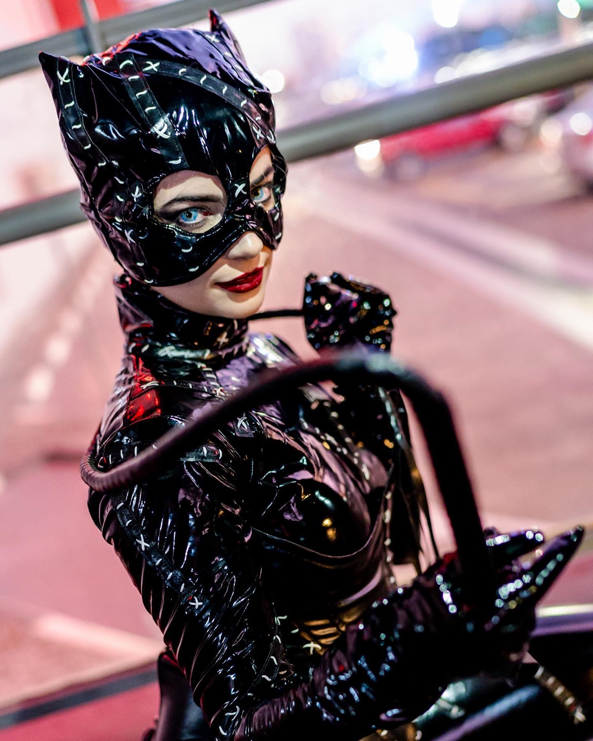 Brasileira Lari Anjos fez um deslumbrante cosplay da Mulher-Gato