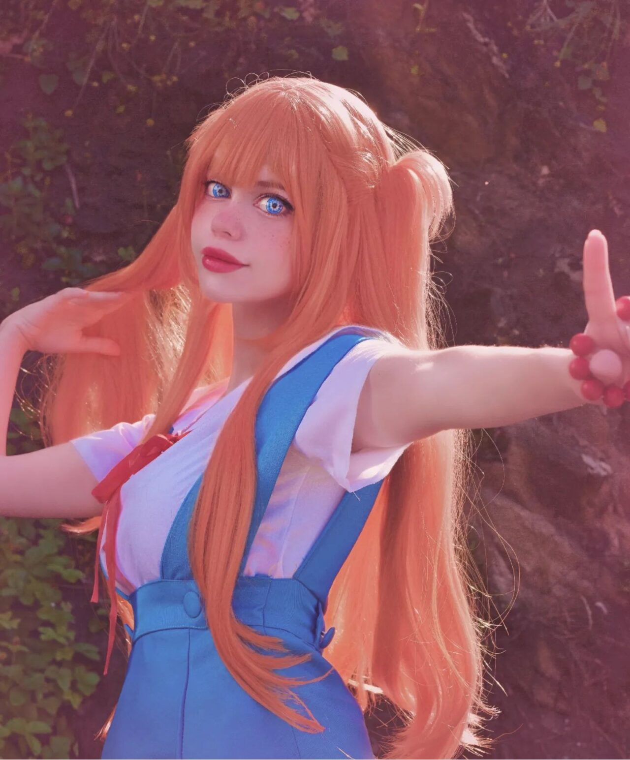 Modelo softkotton encanta com um apaixonante cosplay da Asuka de Evangelion