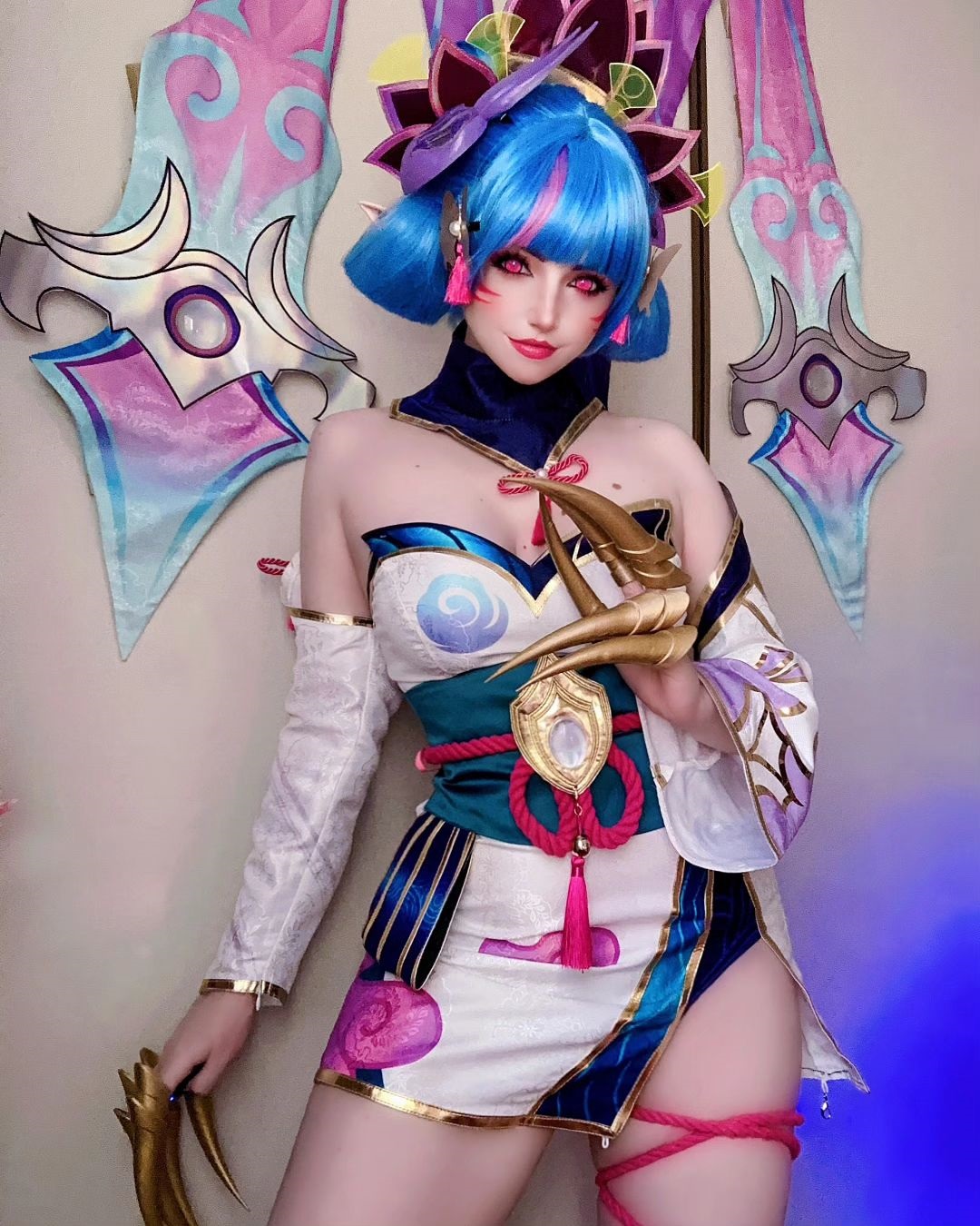 Brasileira Alexy Sky vai conquistar o seu coração com esse cosplay da Evelynn de League of Legends