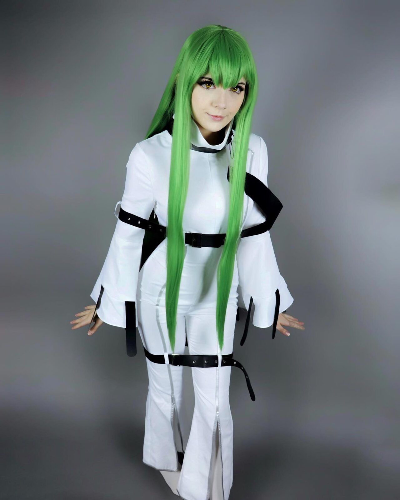 Fã realiza um encantador e apaixonante cosplay da C.C. de Code Geass