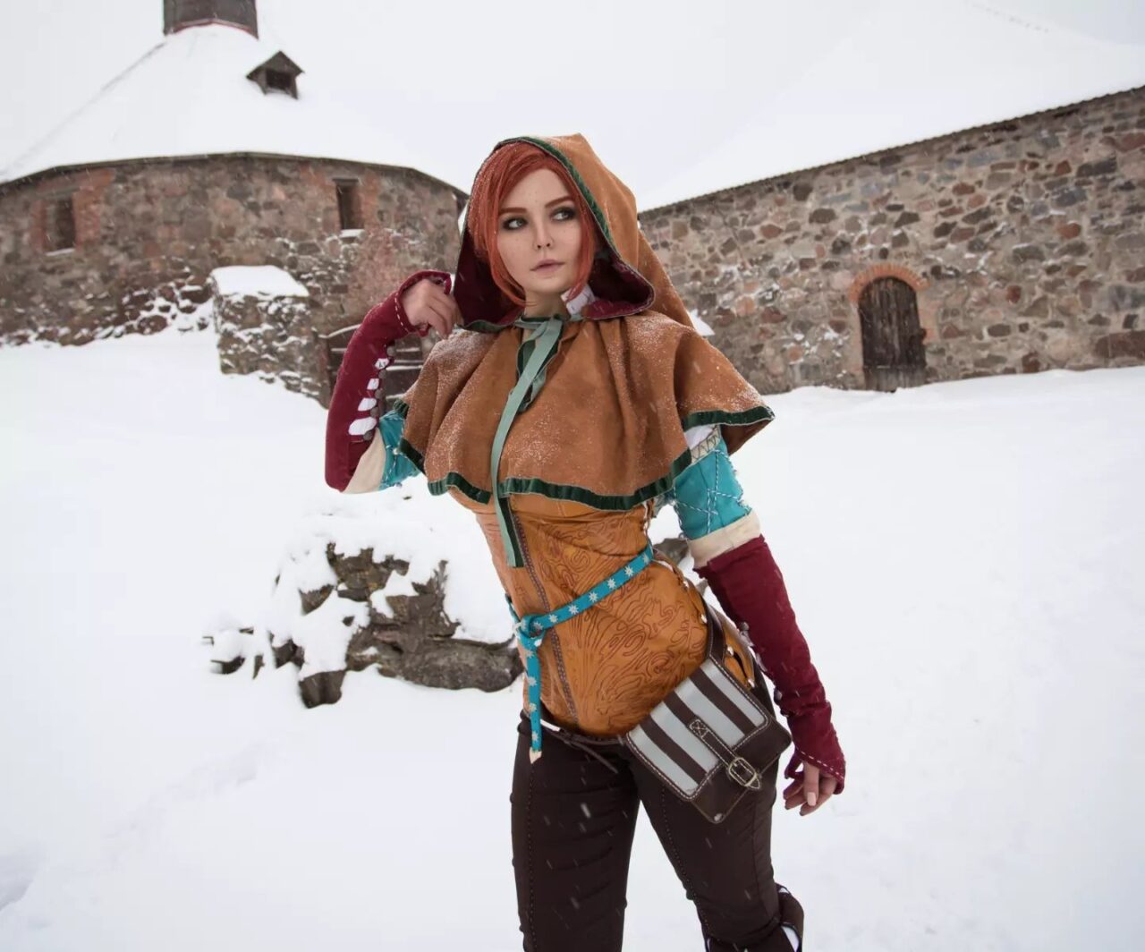 Cosplayer russa encanta com incrível cosplay da encantadora Triss Merigold de The Witcher